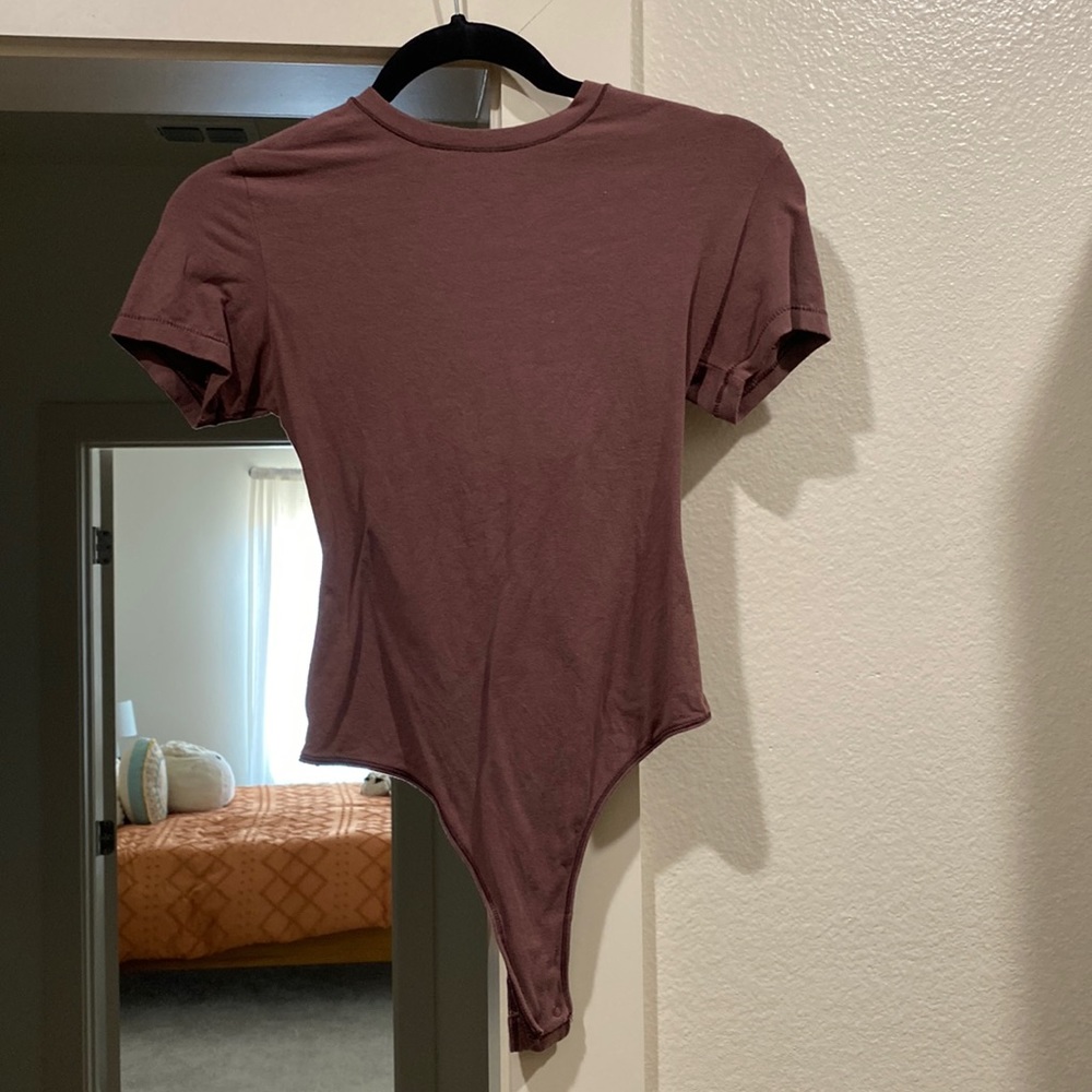 SKIMS COTTON JERSEY T-SHIRT BODYSUIT | GARNET